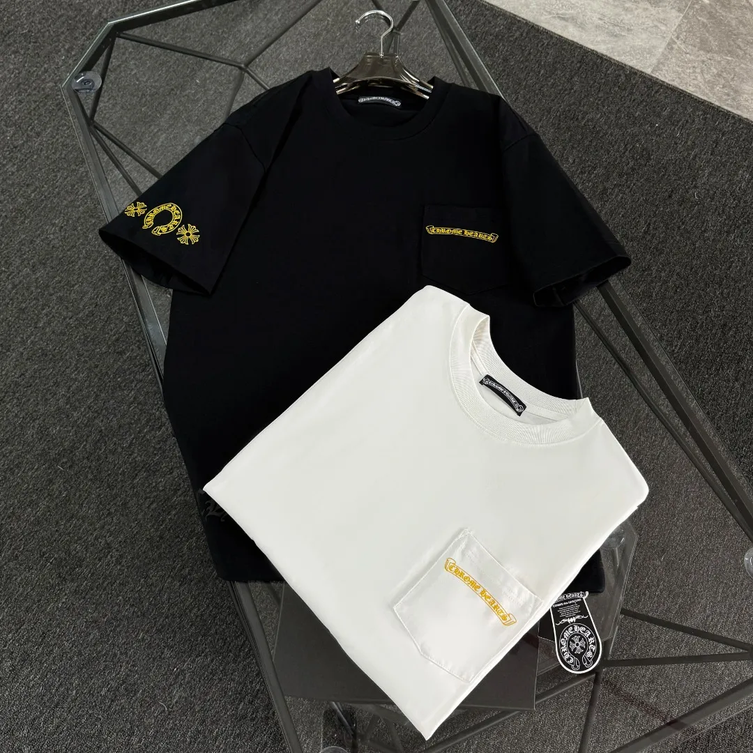 P170 Chrome Hearts 25 high-end versions. The fabric is made of 300 grams of high-density pure cotton. It does not deform or shrink. It has three labels. It is the same style for men and women. Technology: suede foaming + digital printing. Color: white, black. SIZE: S-XL.